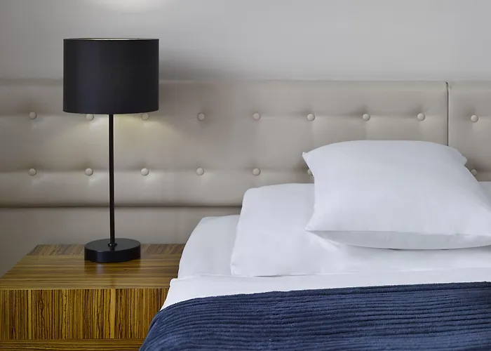 The Icon Hotel & Lounge