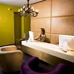 The Icon Hotel & Lounge 